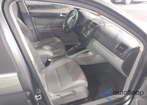 2007 Volkswagen Jetta Wolfsburg z USA, uszkodzony, nr VIN 3VWEG71KX7M198178